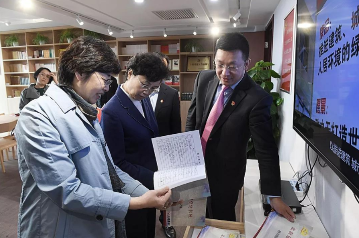 b564bb03-821a-47d8-b3e1-c98995ef58c5