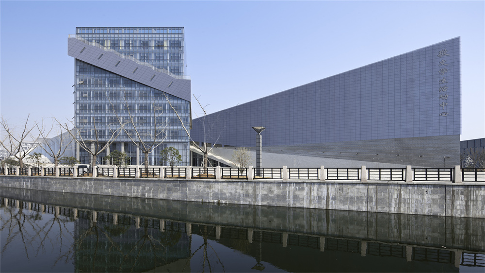 8d425095-41dd-4e0e-9553-7b5a5be8309b